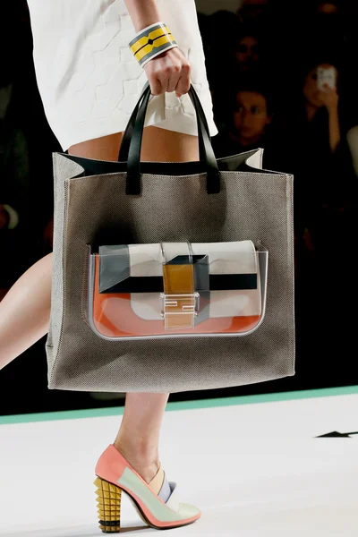 Look 32